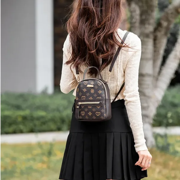 Fascinante Corolla Handbag: El accesorio imprescindible