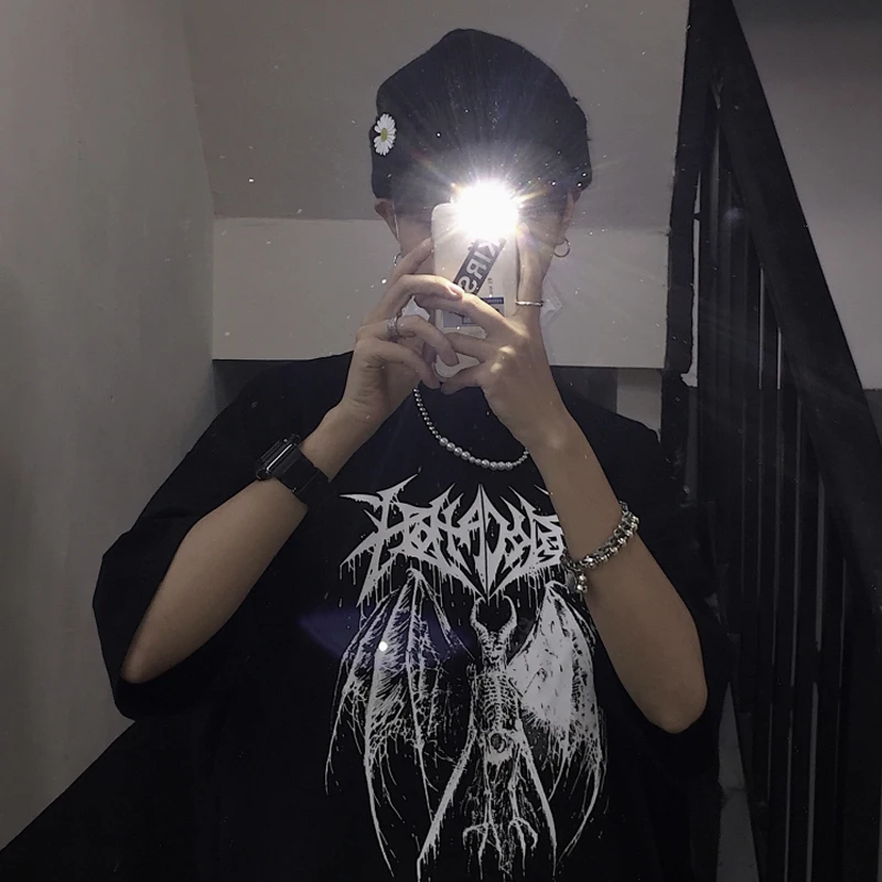 Impecable Camiseta Gótica Unisex para Hombre y Mujer