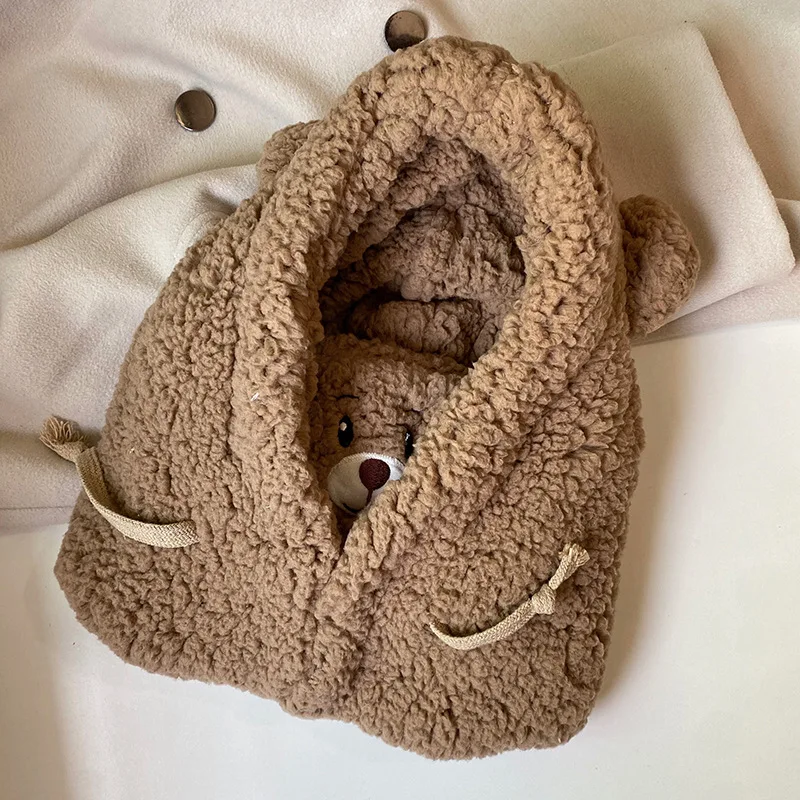Gorro de cordero con orejas de oso