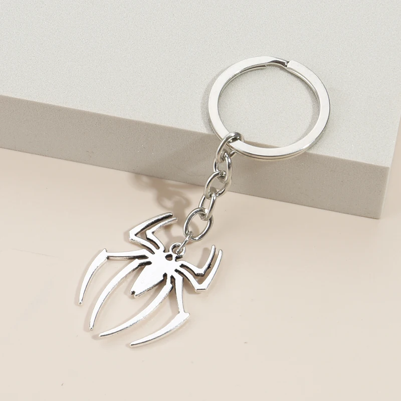 Llavero de metal con diseño de araña: estilo y originalidad en tus llaves