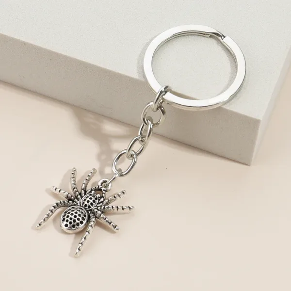 Llavero De Metal Con Diseño De Araña: Estilo Y Originalidad En Tus Llaves