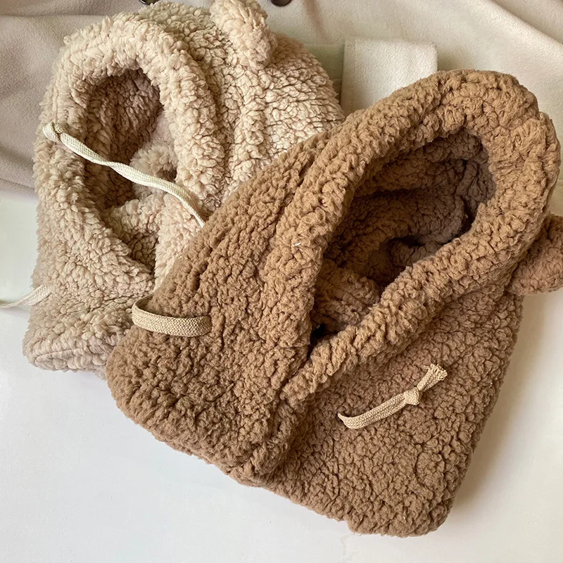 Gorro de cordero con orejas de oso