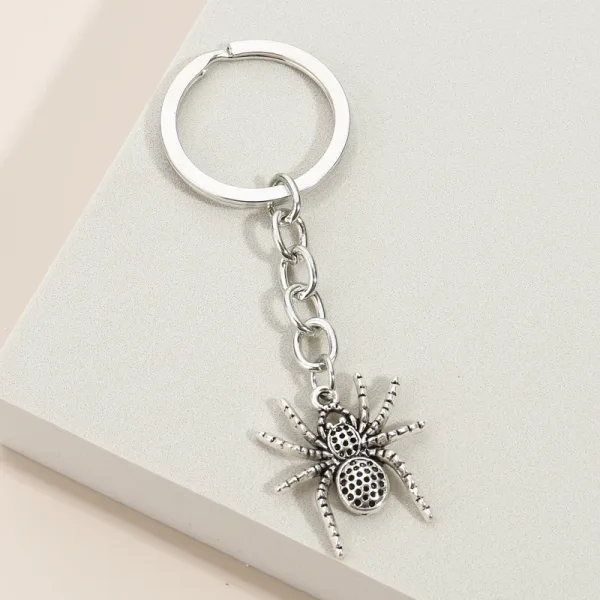 Llavero De Metal Con Diseño De Araña: Estilo Y Originalidad En Tus Llaves