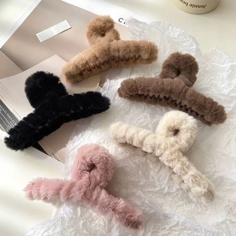 Pinza de pelo de piel sintética para mujer: estilo y comodidad en un solo accesorio