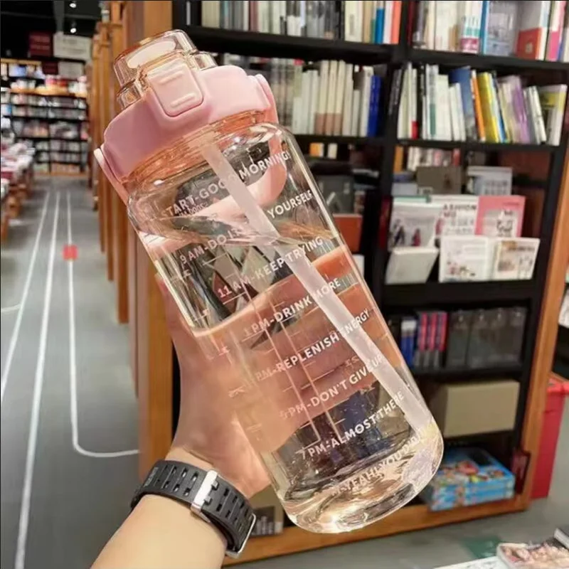 Botella de agua de 2 litros con pajita: hidratación fácil y práctica