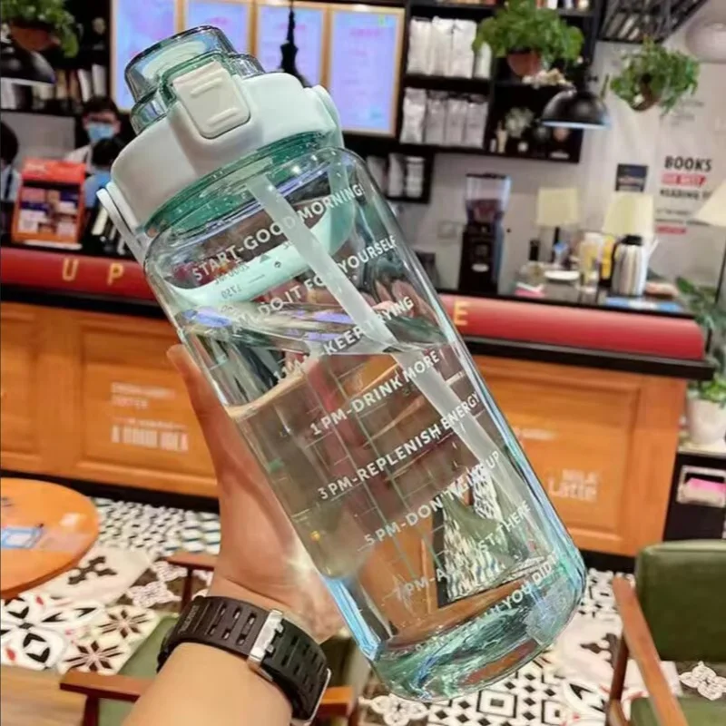 Botella de agua de 2 litros con pajita: hidratación fácil y práctica