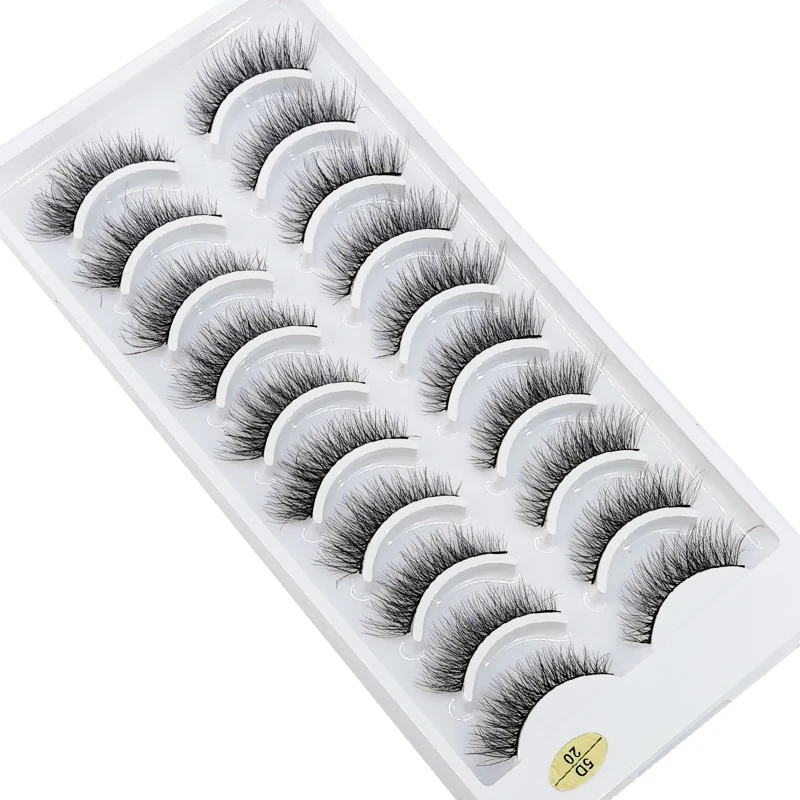 Pestañas postizas largas y naturales: realza tu mirada al instante