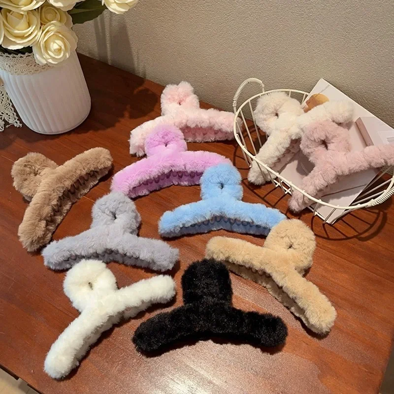 Pinza de pelo de piel sintética para mujer: estilo y comodidad en un solo accesorio