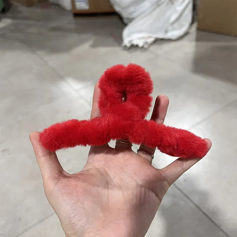 Pinza de pelo de piel sintética para mujer: estilo y comodidad en un solo accesorio