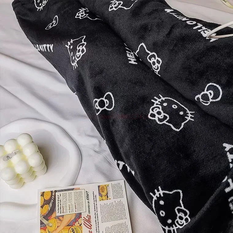 Pijama de Hello Kitty para mujer: cómodo y adorable