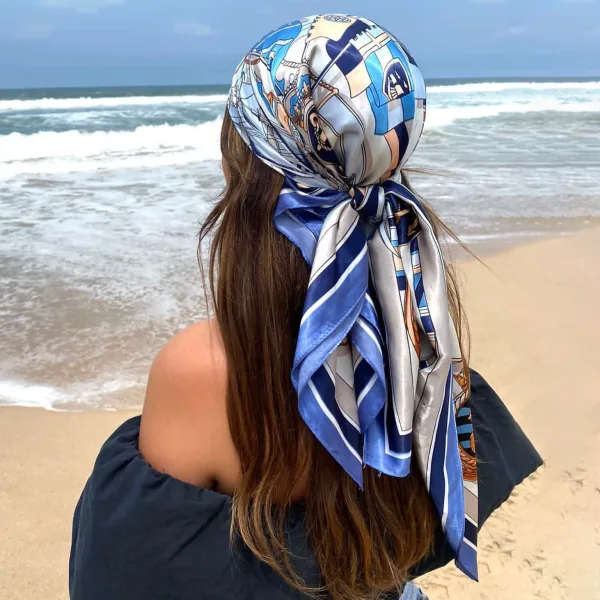 Imagen del producto Pañuelo cuadrado de satén para mujer: Elegancia y estilo en un accesorio versátil | Compra online en Tiendafiable