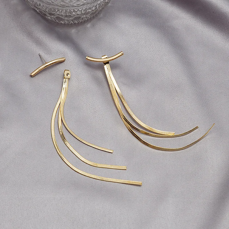 Pendientes colgantes de corazón y estrella: elegancia femenina