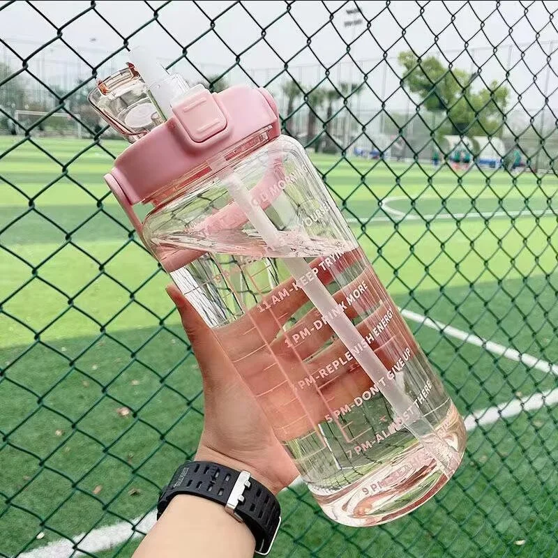 Botella de agua de 2 litros con pajita: hidratación fácil y práctica