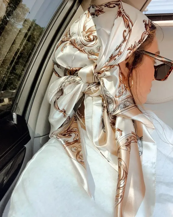 Imagen del producto Pañuelo cuadrado de satén para mujer: Elegancia y estilo en un accesorio versátil | Compra online en Tiendafiable