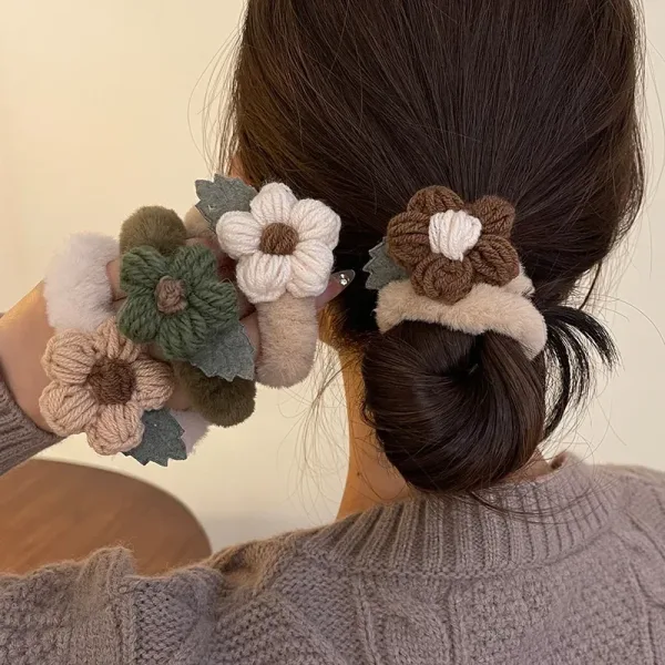 Imagen del producto Coleteros elásticos de felpa con flores para niña | Compra online en Tiendafiable