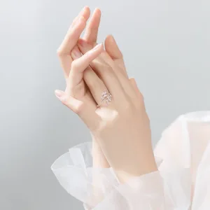 Imagen informativa: Genial Anillo de cristal luminoso para dama | Tiendafiable